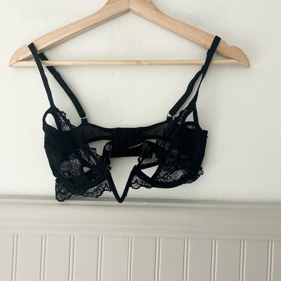 Thistle and Spire 34D Black Lace Cutout Sexy Kane V Underwire Bra - Picture 1 of 7